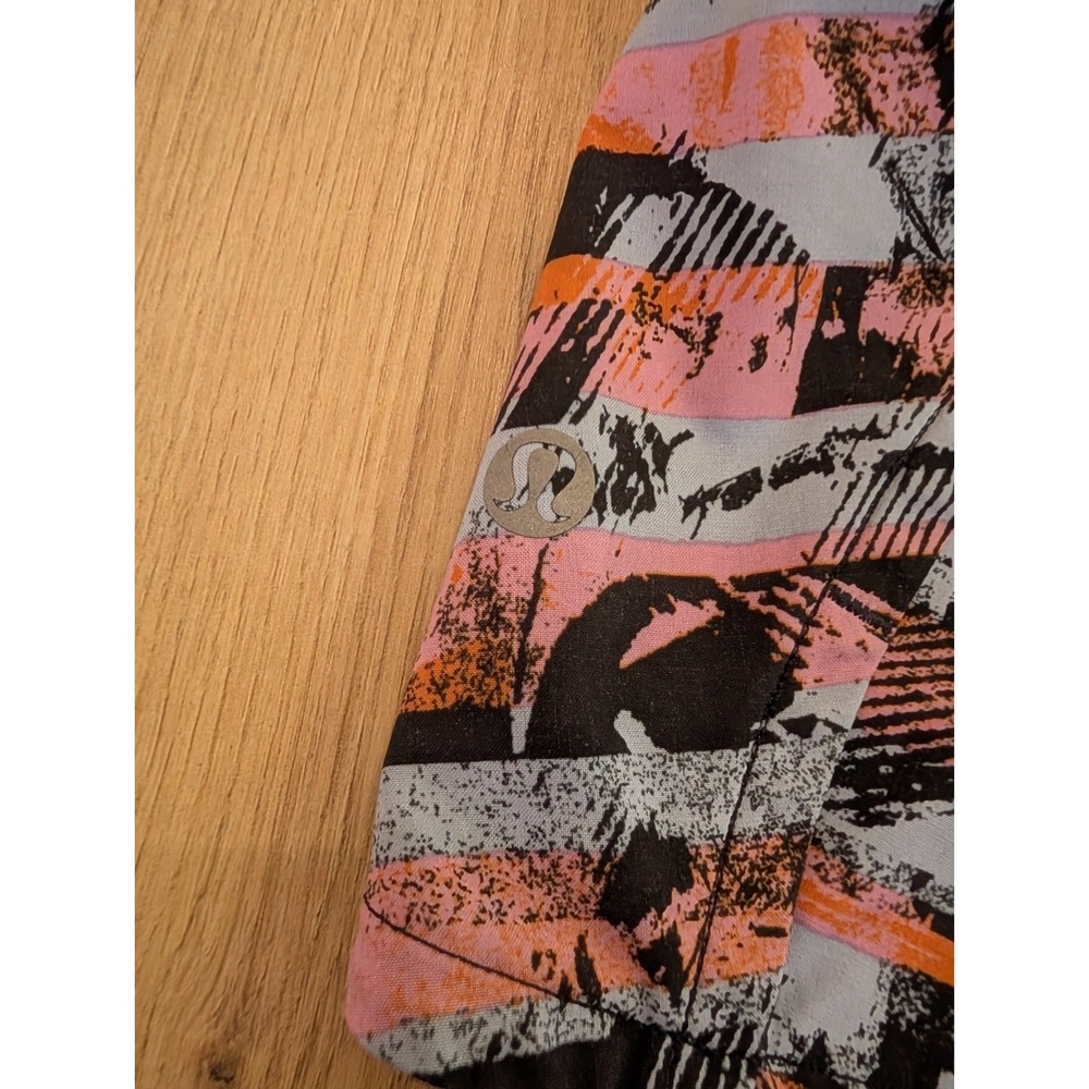 Lululemon Run Times Short II 4" in Inversion Multi/Black Size 6 Womens - Picture 2 of 14